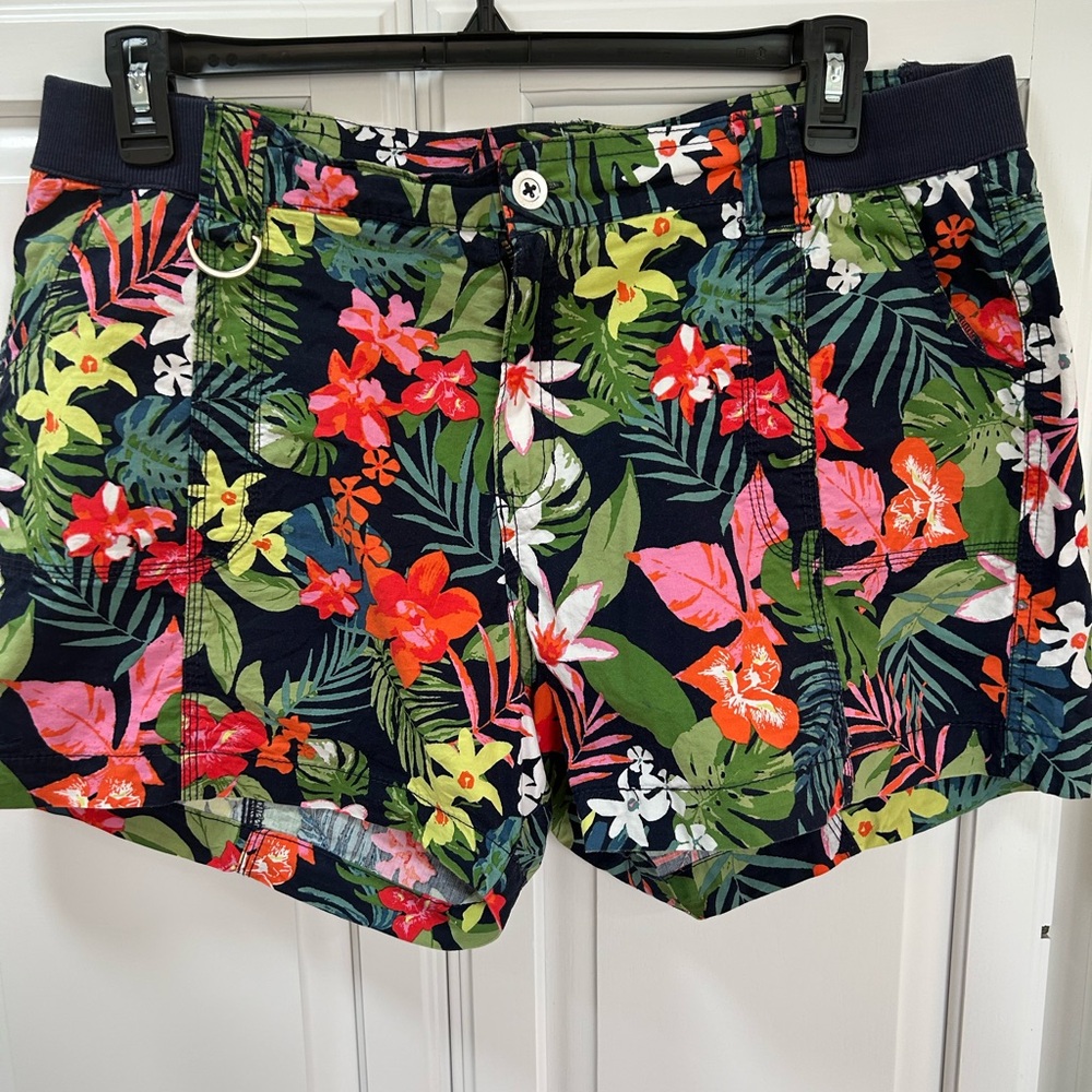 Fresh Red and Green Cargo Shorts Vibrant Summer Style